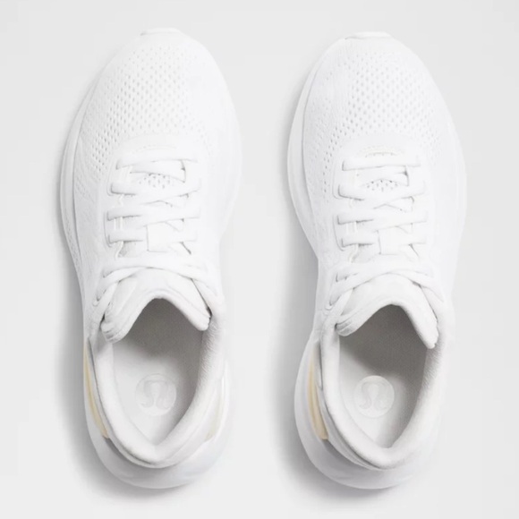 Women's Beyondfeel Running Shoe - Picture 3 of 17